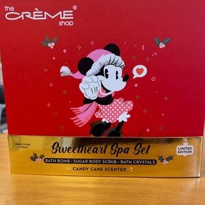 The Crème Shop Sweetheart Spa Set - Red and Gold